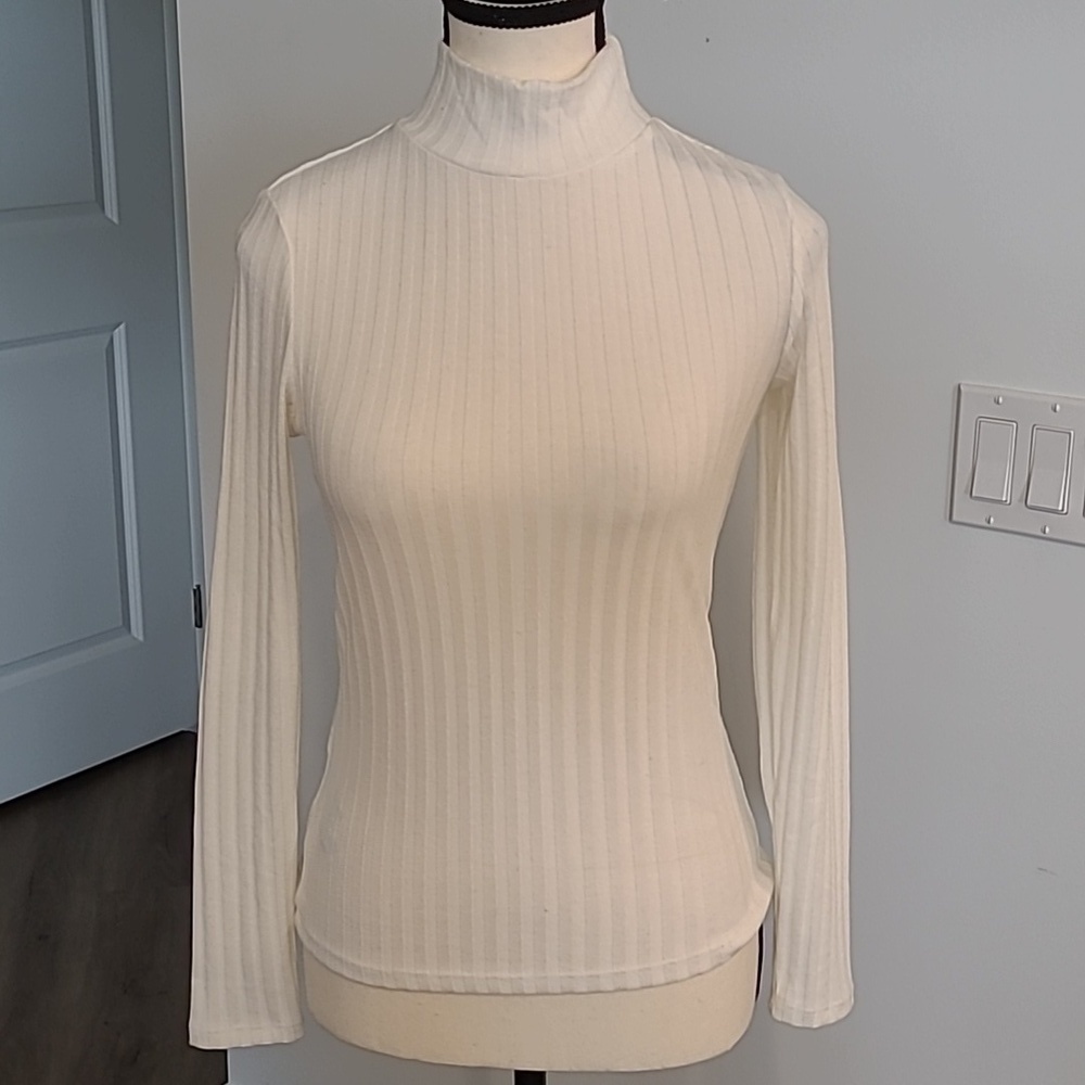 Mango Size XS Off White High Necked Longlseeve Ribbed Top